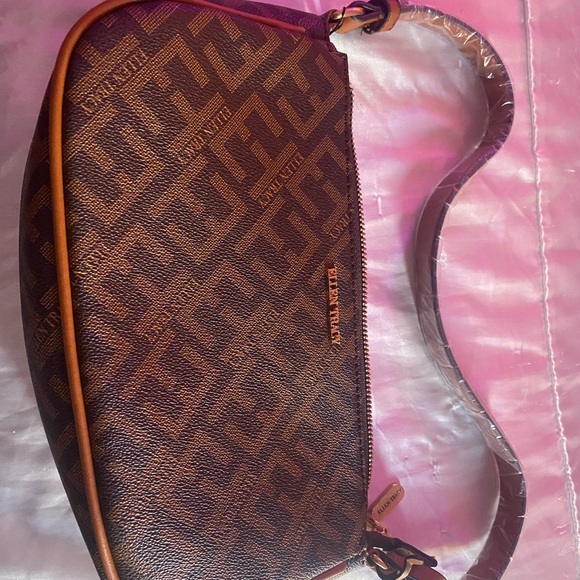 Ellen Tracy the signature collection Baguette shoulder bag - Picture 1 of 3
